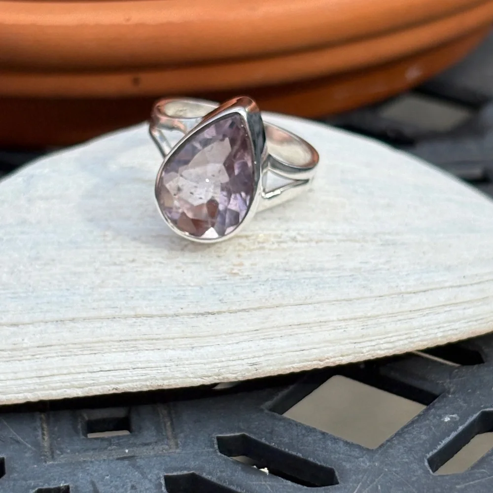 Genuine 6.40 ct Pale Lavender Amethyst Pear Cut Ring Size 7 Sterling Silver - Picture 5 of 8